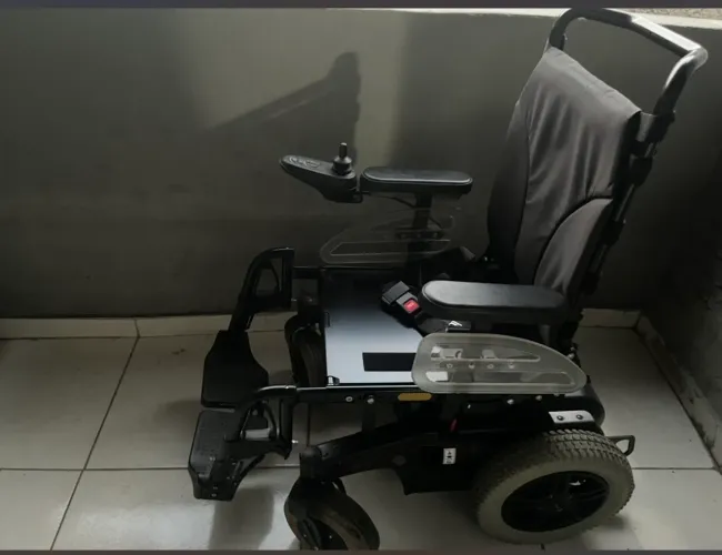 Cadeira de rodas elétrica