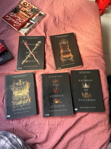 Série de livros três coroas negras