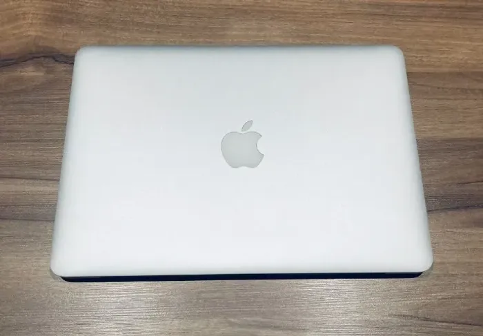 MacBook Pro Retina A1502 (2013/2014) - Defeito na Tela