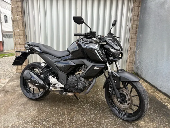 FZ15 2023 + Capacete Axxis | Quitada | Muito Conservada