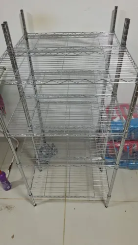 Estantes de ferro cromadas