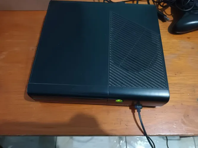 Xbox 360 + Kinect + controles + jogos