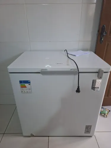 Freezer semi novo