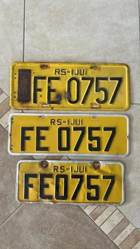 Trio de placas de carro antigas originais - itens para coleção 