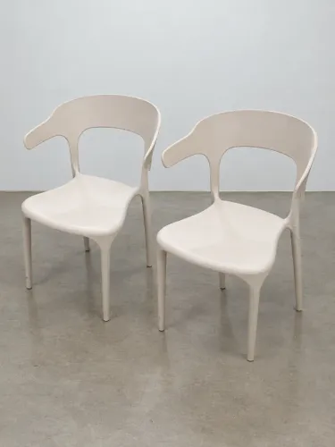 Cadeira Decorativa Em Polipropileno Nude / Bege Design Orgânico