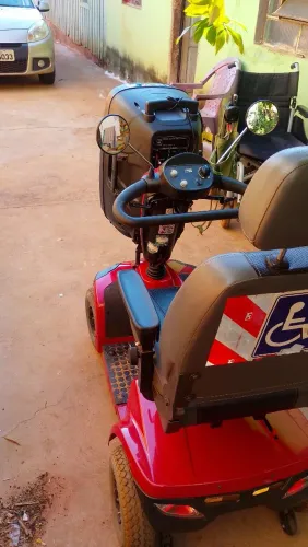 Quadriciclo elétrico para deficientes 