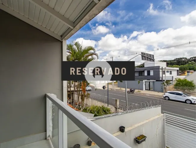 SOBRADO COM 4 QUARTOS A VENDA NO CAPÃO DA IMBUIA
