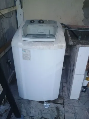 Máquina de lavar ela só tá queimada de sol em cima mais tá zera