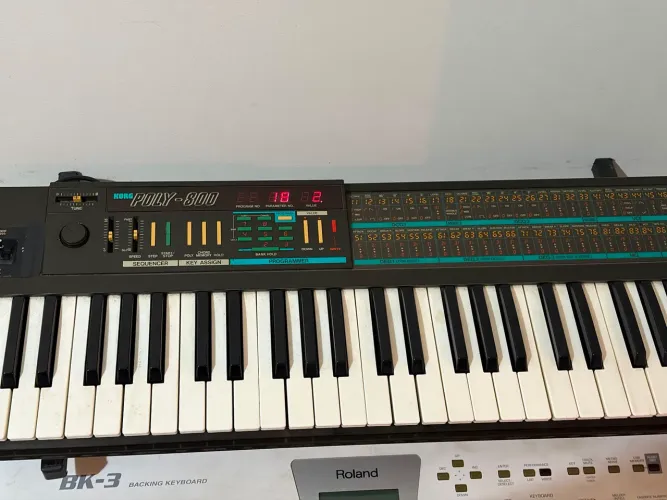 Korg POLY-800 Sintetizador