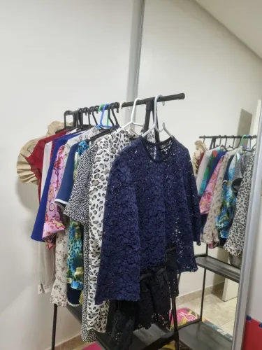 Lindas blusas e vestidos