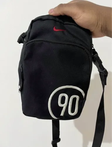 Bolsa Nike x T90 (Edição especial)