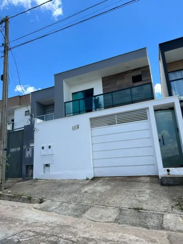 Casa 2 Andares | 3 Quartos Planejados | Piscina + Área Gourmet | 4 Banheiros | 2 Sacadas |