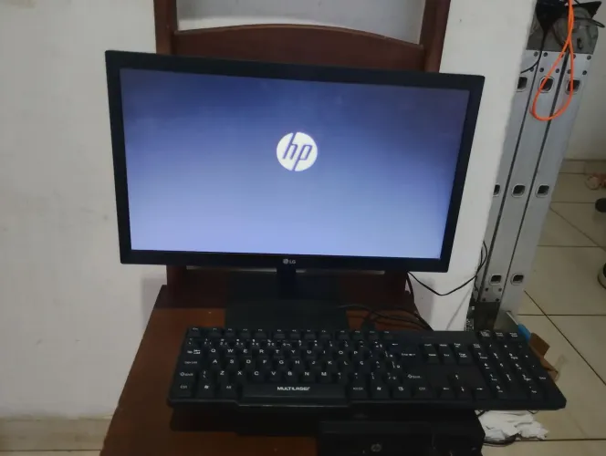 Monitor lg 20 polegadas led entra HDMI e VGA fone de ouvido funcionando perfeitamente