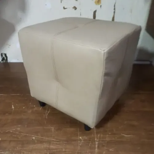 PUFF NOVO COURO DE BOI
