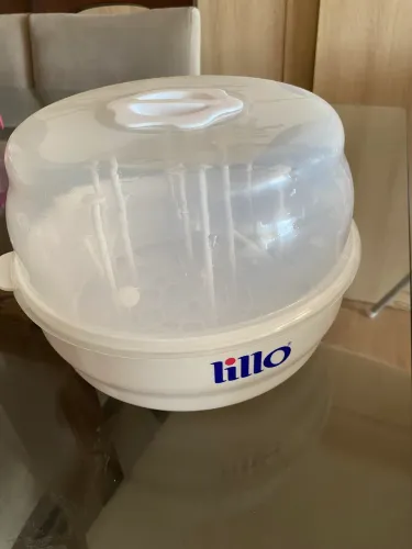 Esterilizador de mamadeiras Lillo para micro-ondas, na cor branca.