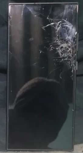 Vendo S24 ultra 512G dando sinal de vida desbloqueado todo original tem que trocar a tela