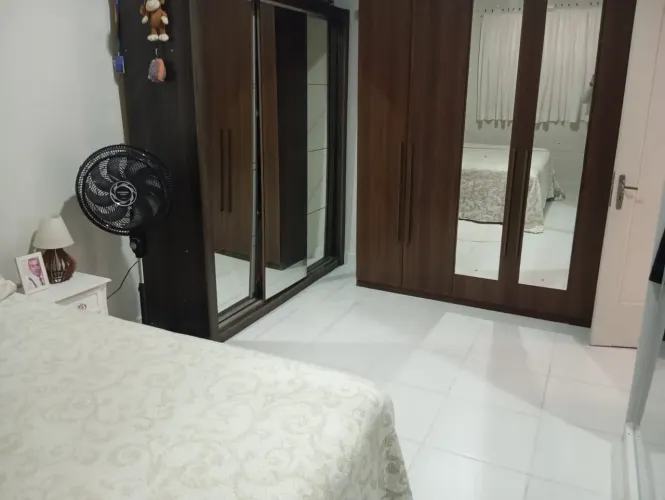 Vendo Guarda-roupa de Casal 6 portas