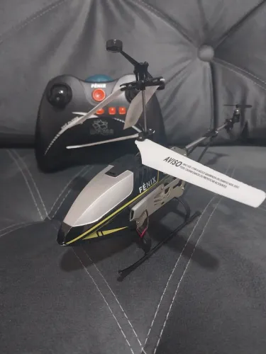 Helicóptero de controle remoto Fênix Zein