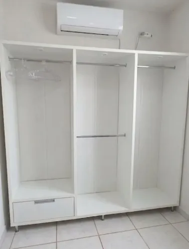 Closet aberto 3 módulos com gaveta e LED 100% MDF