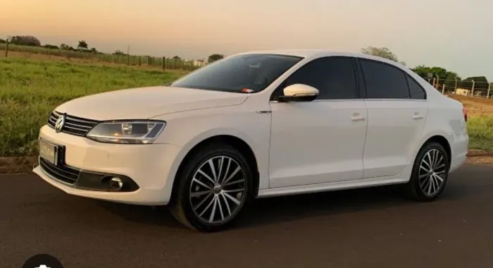 Vendo cambio, motor, ou qualquer peça de um Jetta 2013 automático e aspirado 