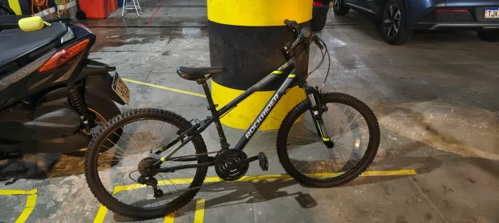 Vendo Bike Rockrider, aro 24, seminova