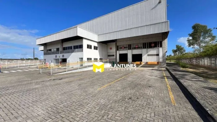 Galpão para Locação em Condomínio Prazeres (Jaboatão), com 1.002m² 3 docas e rampa