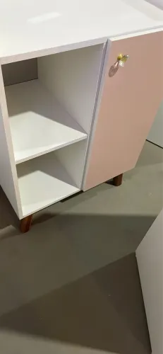 Balcão 1 porta pés retrô madeira mdf branco e rosa cantinho café 60x40x90
