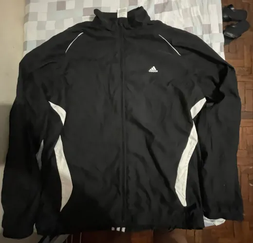 Jaqueta adidas  preta e branca 