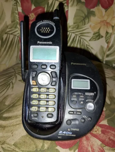 Telefone sem fio Panasonic KX-TGC2835LB com secretária eletrônica problema nas teclas