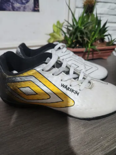 Chuteiras Umbro tamanho 31