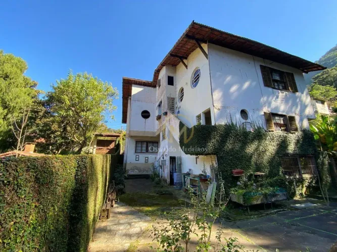 Oportunidade 2 Casas + Anexo Hóspedes por R$ 900.000 - Quarteirão Brasileiro - Petrópolis/