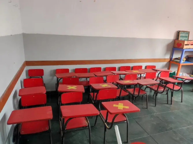 Cadeirinhas pre escolar madeira