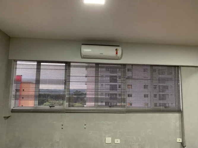 Persianas usadas em bom estado