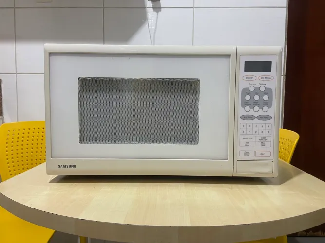 Micro-ondas Samsung Conservado - Ótimo Custo-Benefício