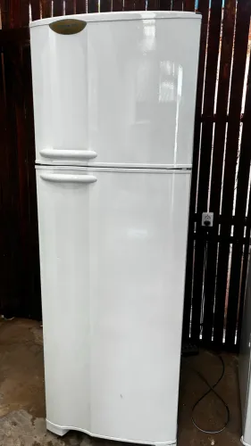 Geladeira Electrolux 2 portas frostfrer gelo seco 