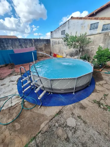 Vendo uma piscina de 8000 litros com cascata, escada lona pro piso e tampa piscina 