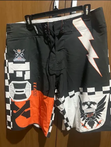 Bermuda Fox Racing sem uso na etiqueta tamanho 44 , veste 46 também 