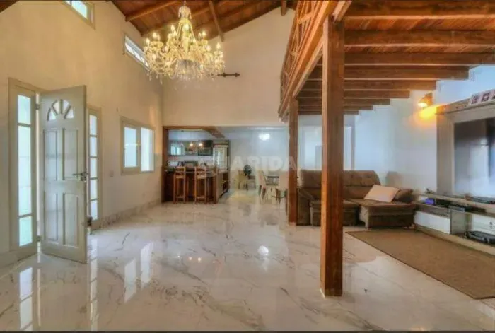 Casa com 4 dormitórios, sendo 2 suítes, para alugar no bairro Ipanema.