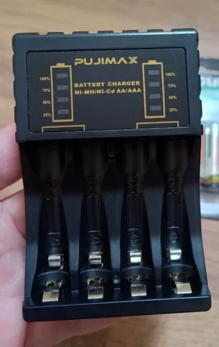 Carregador De Pilhas 4 Slots Para Pilhas Recarregáveis AA/AAA 1,2v Saída Usb Display Led
