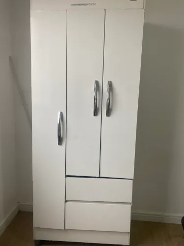 Guarda roupa de solteiro