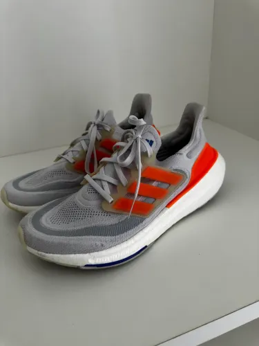 Tênis adidas ultraboost 
