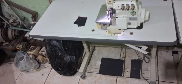 Hehe psiu vendo uma máquina overlok direct drive semi nova