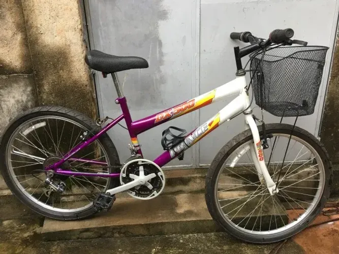 Bicicleta Prince DX 500, com cestinho no guidon, aro 20