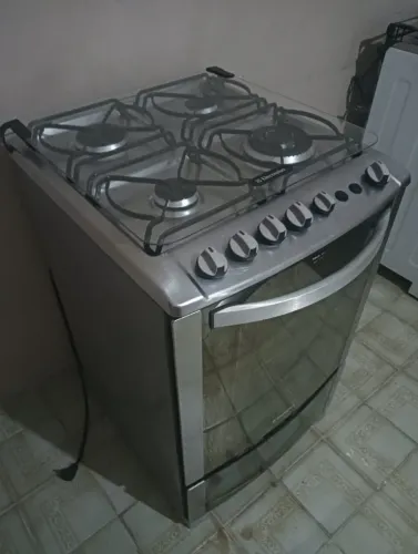Vendo um fogão da marca Electrolux