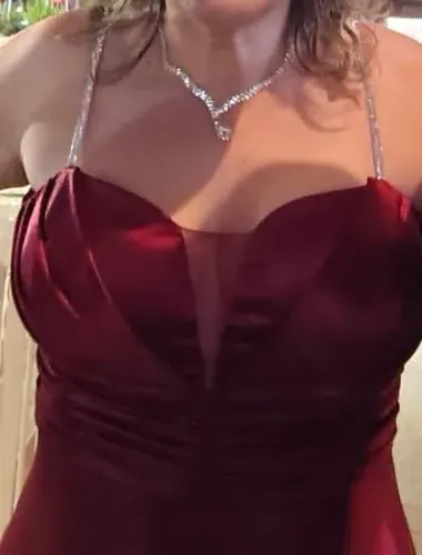 Vestido de festa marsala