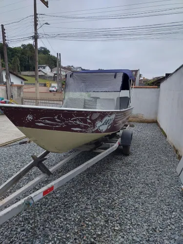Vendo barco de alumínio 16 pes modelo Marfim 500