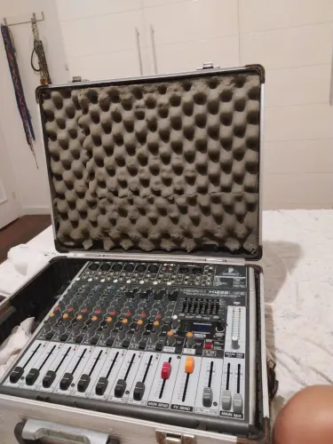 MESA DE SOM BEHRINGER XENYX X1222USB COM CASE