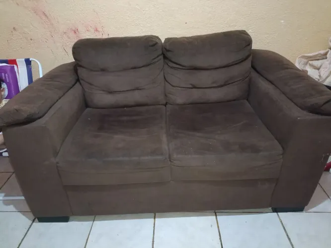 Sofá 2 Lugares Marrom - Confortável e Conservado