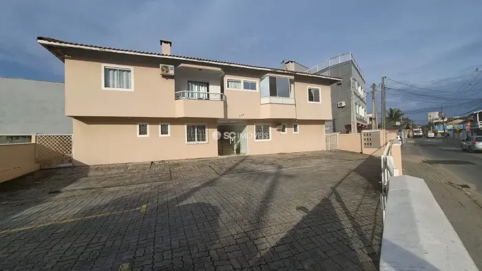 Apartamento bem localizado 2 dormitórios com suíte