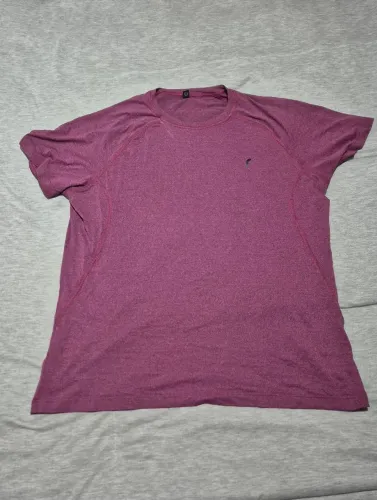 Camisa Vinho de Academia - Tamanho P (Velha)